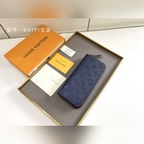 Кошелек Clemence из кожи тельца, изготовленный вручную, представляет собой класс