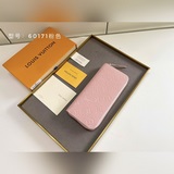 Кошелек Clemence из кожи тельца, изготовленный вручную, представляет собой класс