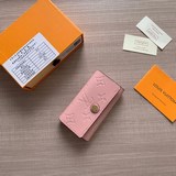 62630 Розовый клатч с ромбовидным тиснением. Компактный и изящный клатч с шестью