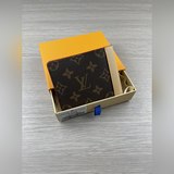Артикул： 60895 Цвет： старый цветок с хаки Размер： 11x9MULTIPLE Кошелек.