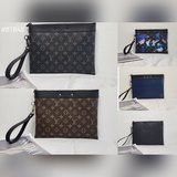 Новая сумка pochette to-go выполнена из материала monogram eclipse.