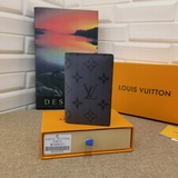 M80837, новый серый кожаный чехол для карт Louis Vuitton. Этот кожаный чехол име