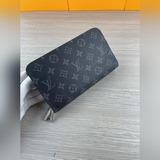 Артикул： m2012! Мужская сумка с двумя ручками от LV Размеры 21,11,5 Эта изящная 