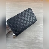 Артикул： m2012! Мужская сумка с двумя ручками от LV Размеры 21,11,5 Эта изящная 
