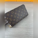 Артикул： m2012! Мужская сумка с двумя ручками от LV Размеры 21,11,5 Эта изящная 