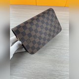 Артикул： m2012! Мужская сумка с двумя ручками от LV Размеры 21,11,5 Эта изящная 