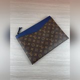 m62048 Синяя сумка Daily из знакового монограммного полотна и мелкозернистой кож