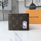 mM80105MULTIPLE Кошелек, LVxNBA Multiple Кошелек от Louis Vuitton.