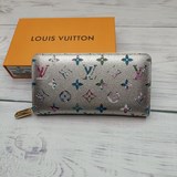 m81765 Эта специальная версия классического кошелька на молнии из серии LV Garde