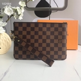 m63447 Эта сумка City, вдохновленная классическими чемоданами Louis Vuitton, изг