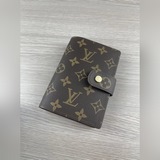 Модель M2005 Этот небольшой чехол для блокнота изготовлен из ткани Monogram и мо