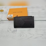 m62914 m30271 n64038 Выбрано логотип Louis Vuitton.