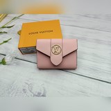 m69175 Короткий кошелек. Этот короткий кошелек изготовлен из гладкой кожи, котор