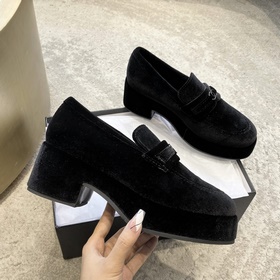 Официальный сайт Chanel 23c Loafer серии синхронизирован. Незамен