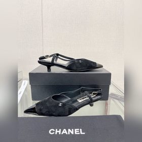 Chanel 23Ss Новая модель сандалий с острым носком и открытой пятк