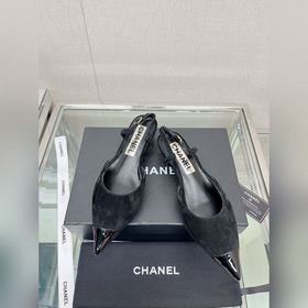 Chanel 23Ss Новая модель сандалий с острым носком и открытой пятк