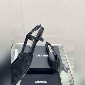 Chanel 23Ss Новая модель сандалий с острым носком и открытой пятк