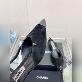 Chanel 23Ss Новая модель сандалий с острым носком и открытой пятк