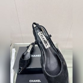Chanel 23Ss Новая модель сандалий с острым носком и открытой пятк
