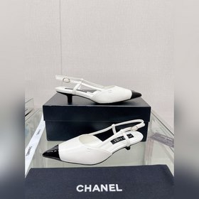 Chanel23Ss Новая модель сандалий с острым носком и открытой пятко