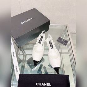 Chanel23Ss Новая модель сандалий с острым носком и открытой пятко