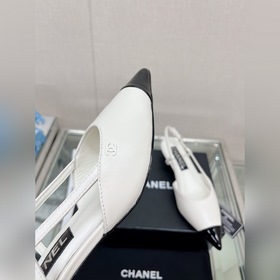 Chanel23Ss Новая модель сандалий с острым носком и открытой пятко