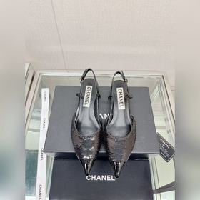 Chanel23Ss Новая модель сандалий с острым носком и открытой пятко