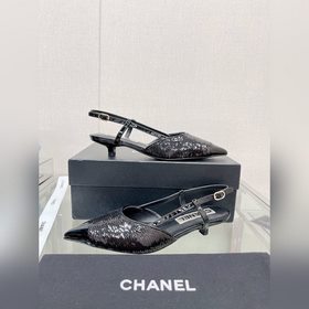 Chanel23Ss Новая модель сандалий с острым носком и открытой пятко