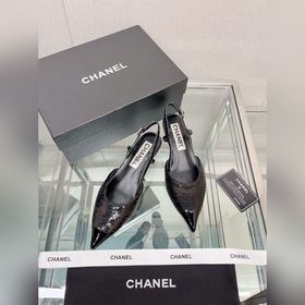 Chanel23Ss Новая модель сандалий с острым носком и открытой пятко