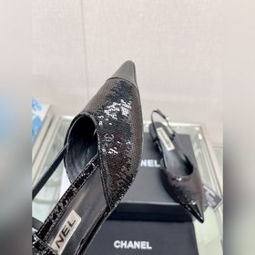 Chanel23Ss Новая модель сандалий с острым носком и открытой пятко