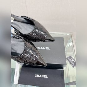 Chanel23Ss Новая модель сандалий с острым носком и открытой пятко