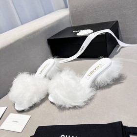 Новые тапочки Chanel 2023 ранней осени, такие же, как у известных