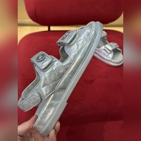 chane…l Пляжные сандалии Классические цвета + новые цвета весны-л
