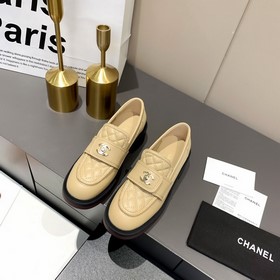 Новая модель Chanel, самые популярные лоферы этого года, которые