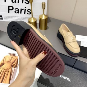 Новая модель Chanel, самые популярные лоферы этого года, которые