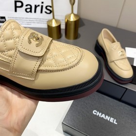 Новая модель Chanel, самые популярные лоферы этого года, которые