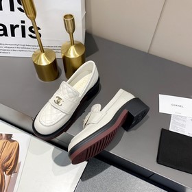 Новая модель Chanel, самые популярные лоферы этого года, которые