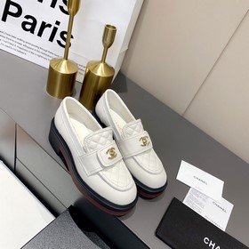 Новая модель Chanel, самые популярные лоферы этого года, которые