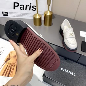Новая модель Chanel, самые популярные лоферы этого года, которые