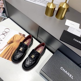 Новая модель Chanel, самые популярные лоферы этого года, широко о