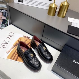 Новая модель Chanel, самые популярные лоферы этого года, широко о