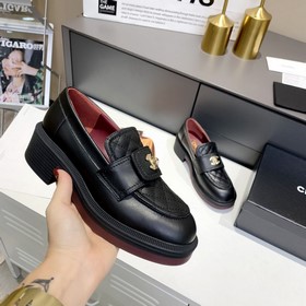 Новая модель Chanel, самые популярные лоферы этого года, широко о