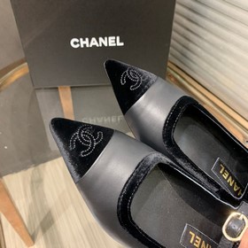 Новая коллекция Chanel в стиле «маленький аромат» уже в продаже.
