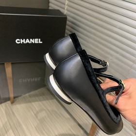 Новая коллекция Chanel в стиле «маленький аромат» уже в продаже.
