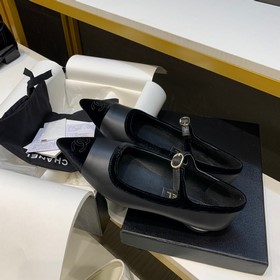 Новая коллекция Chanel в стиле «маленький аромат» уже в продаже. 