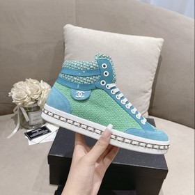 Официальный сайт Chanel представляет коллекцию лучших моделей обу