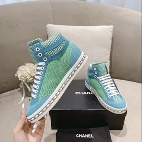Официальный сайт Chanel представляет коллекцию лучших моделей обу