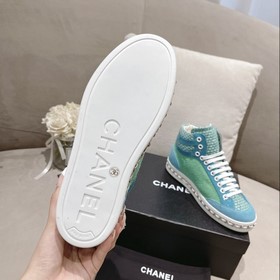 Официальный сайт Chanel представляет коллекцию лучших моделей обу
