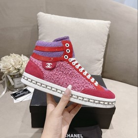 Официальный сайт Chanel представляет коллекцию лучших моделей обу
