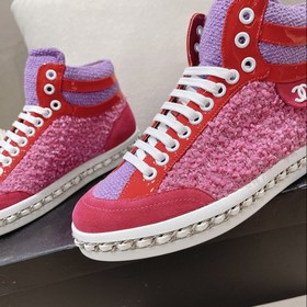Официальный сайт Chanel представляет коллекцию лучших моделей обу